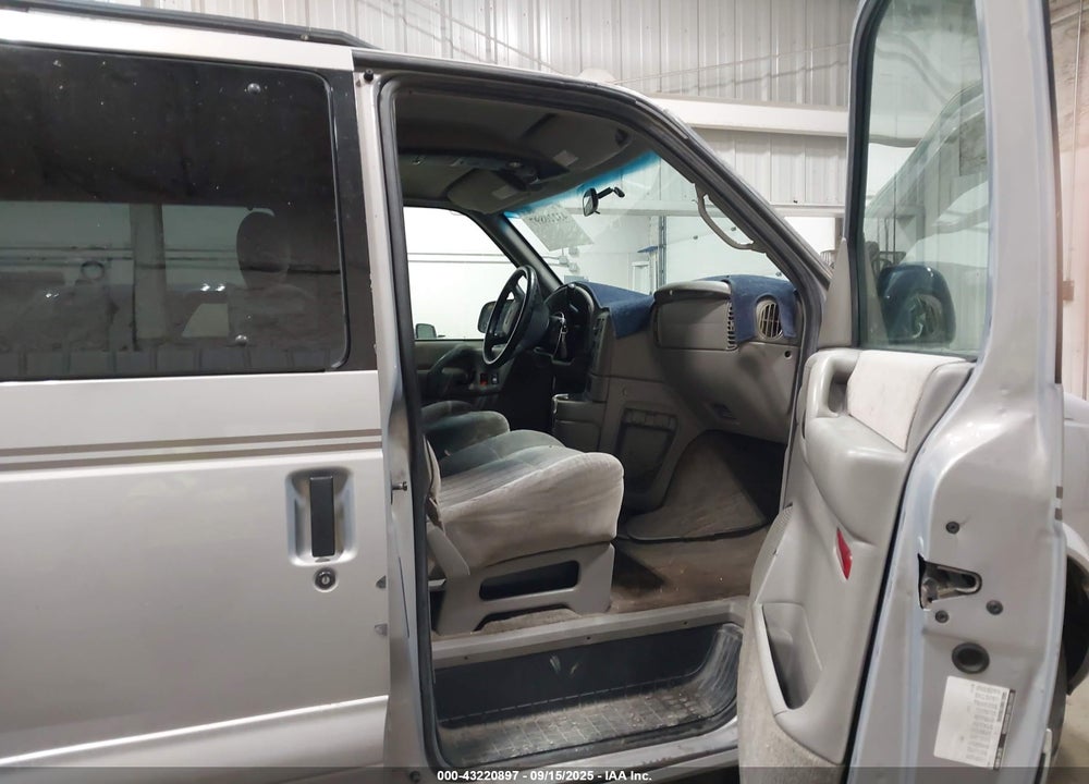 2000 GMC SAFARI SL VIN: 1GKEL19WXYB530765