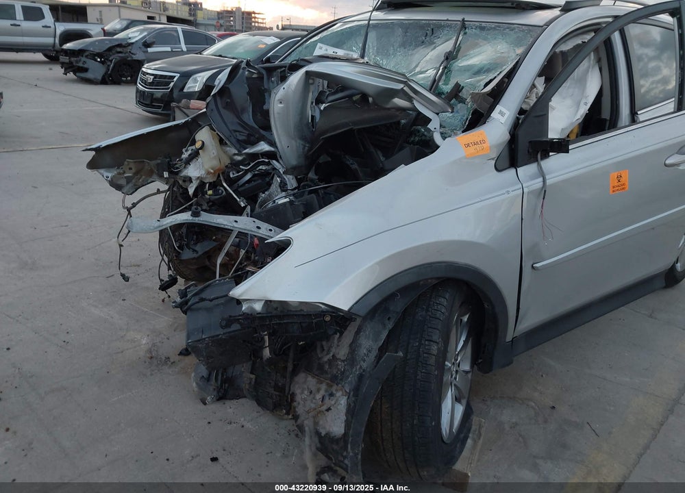 2015 TOYOTA RAV4 XLE VIN: 2T3WFREV4FW157424