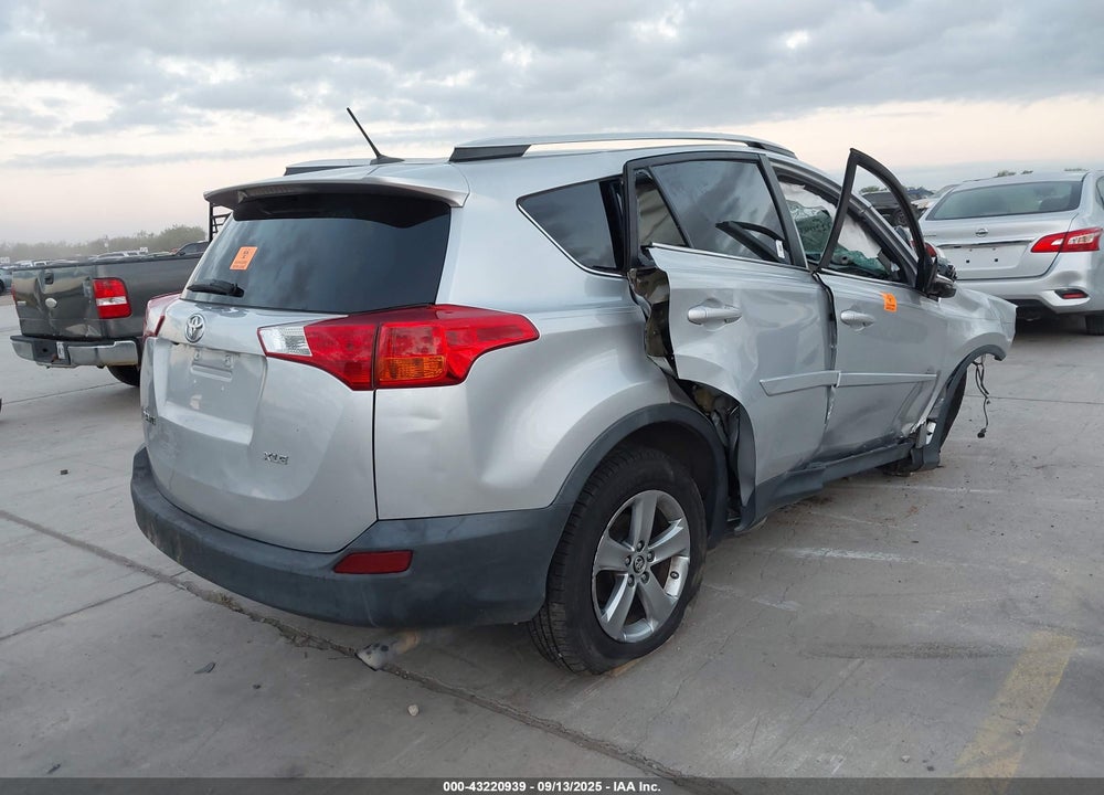 2015 TOYOTA RAV4 XLE VIN: 2T3WFREV4FW157424