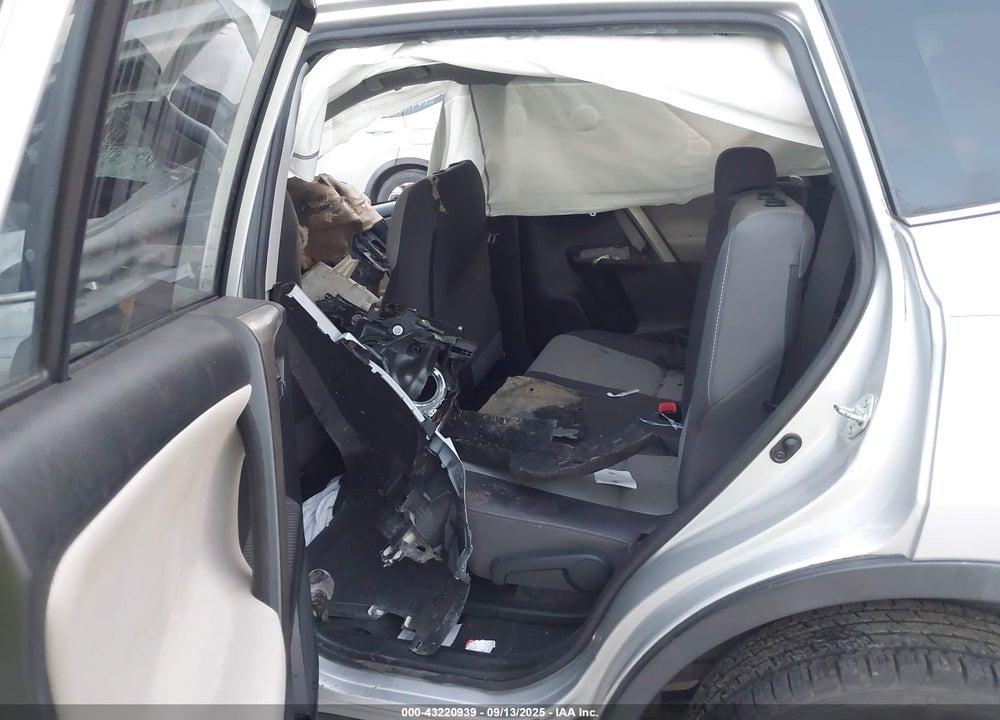 2015 TOYOTA RAV4 XLE VIN: 2T3WFREV4FW157424