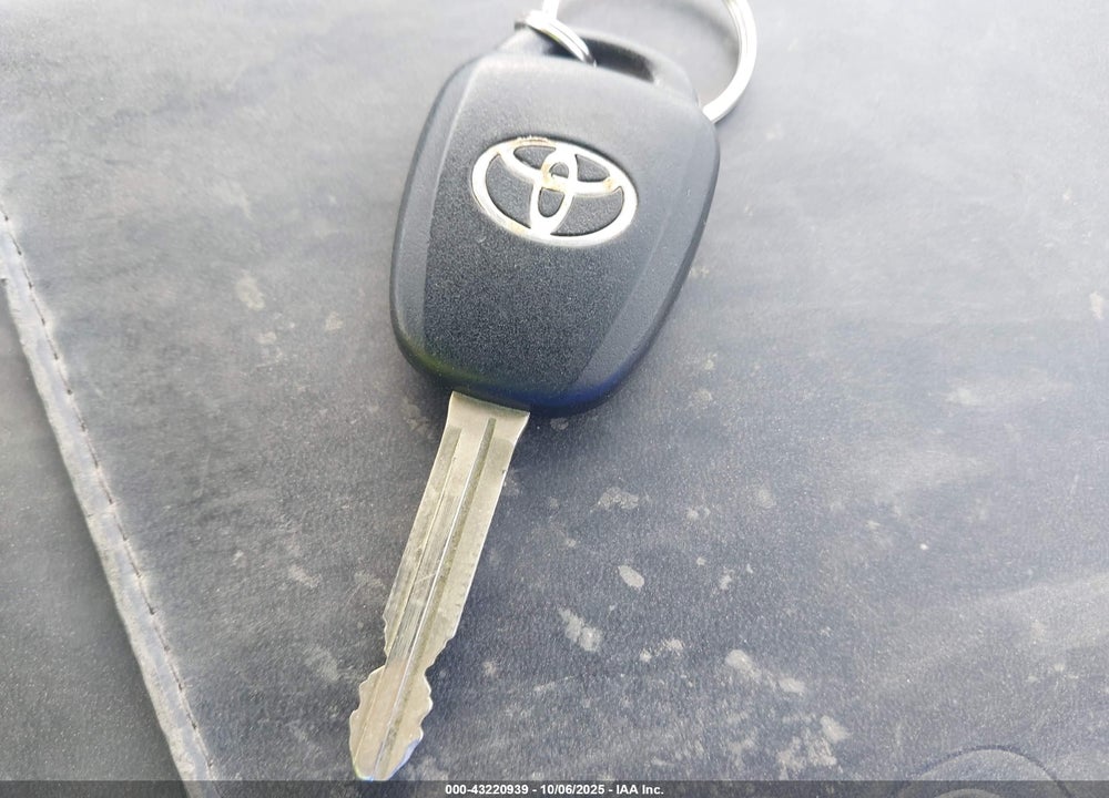 2015 TOYOTA RAV4 XLE VIN: 2T3WFREV4FW157424