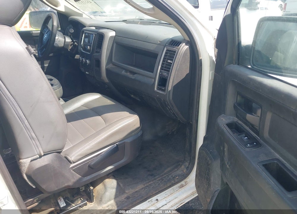 2018 RAM 2500 TRADESMAN 4X2 8' BOX VIN: 3C6TR4HT2JG287144