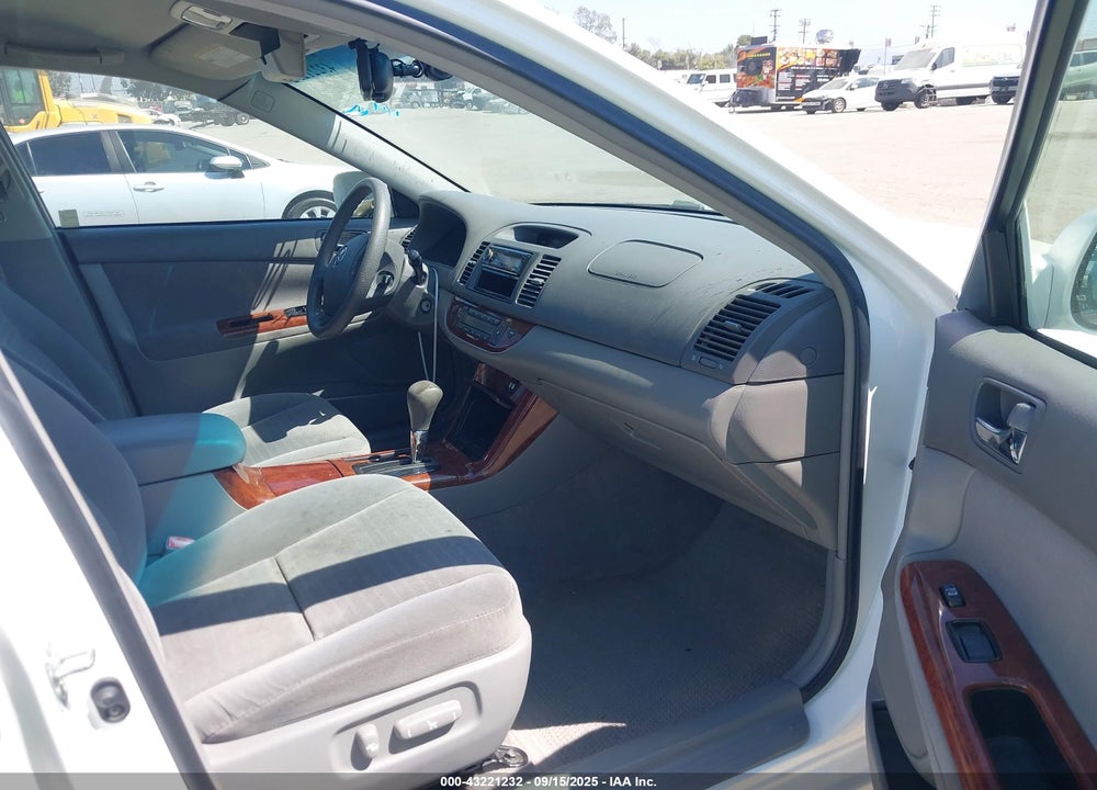2005 TOYOTA CAMRY XLE VIN: 4T1BE30K75U029634