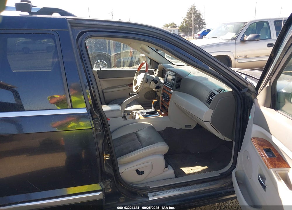 2007 JEEP GRAND CHEROKEE VIN: 1J8HR68257C510637