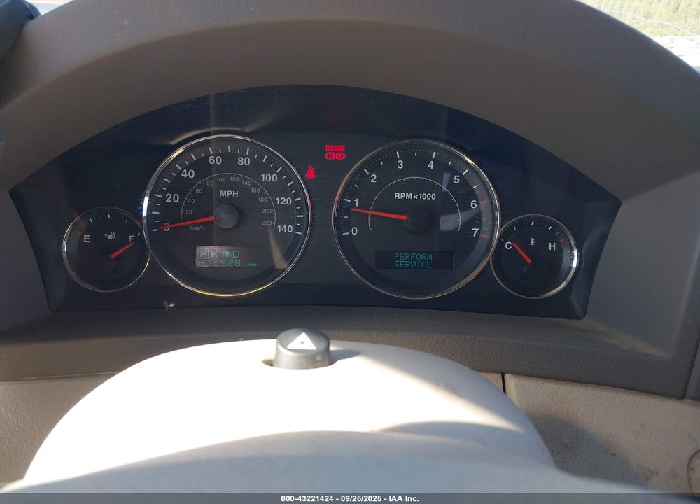 2007 JEEP GRAND CHEROKEE VIN: 1J8HR68257C510637