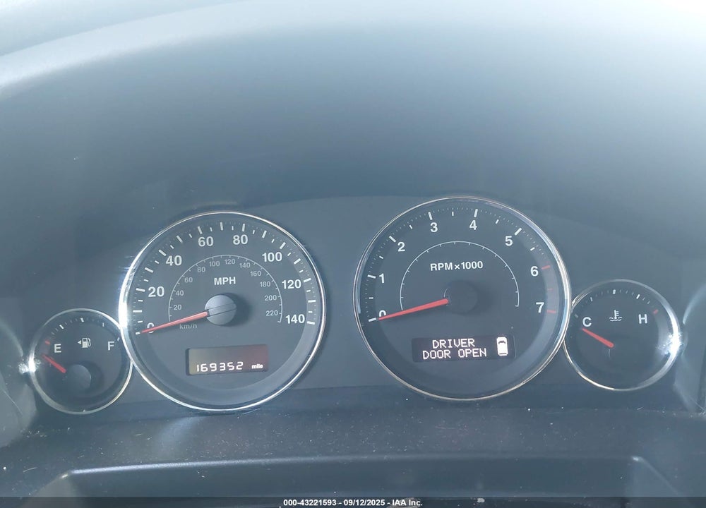 2009 JEEP COMMANDER VIN: 1J8HH48K99C500235