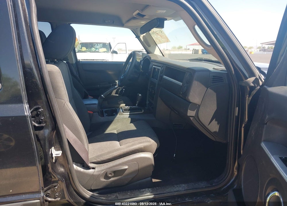 2009 JEEP COMMANDER VIN: 1J8HH48K99C500235