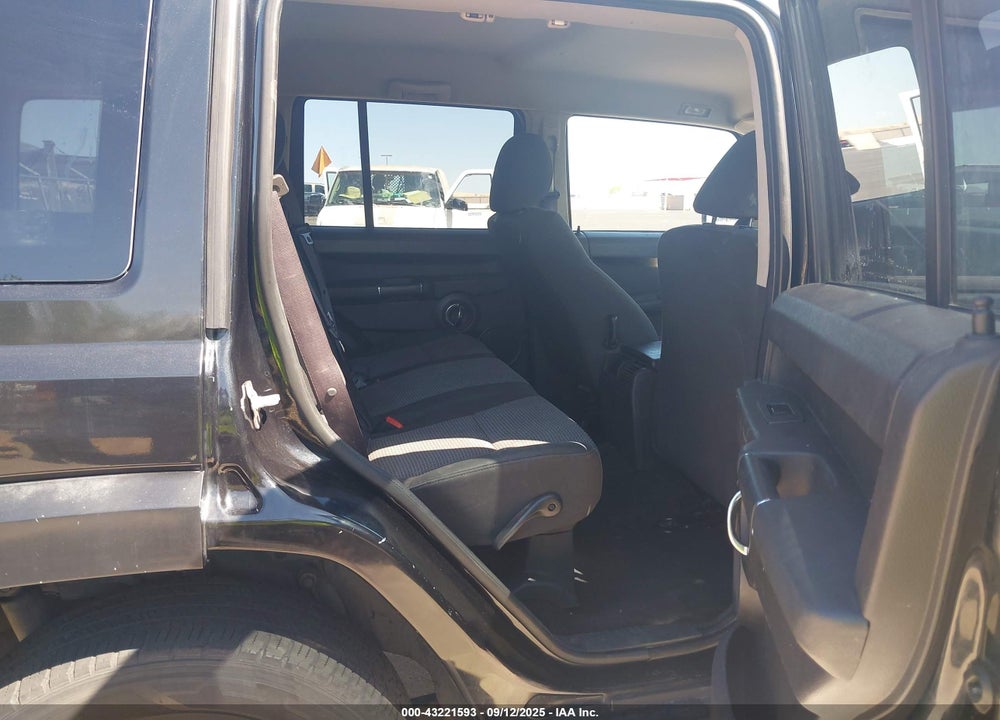 2009 JEEP COMMANDER VIN: 1J8HH48K99C500235