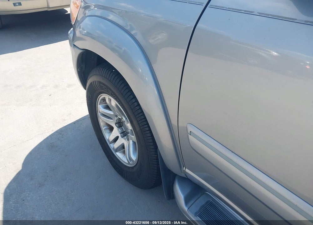 2005 TOYOTA SEQUOIA SR5 V8 VIN: 5TDBT44AX5S236962