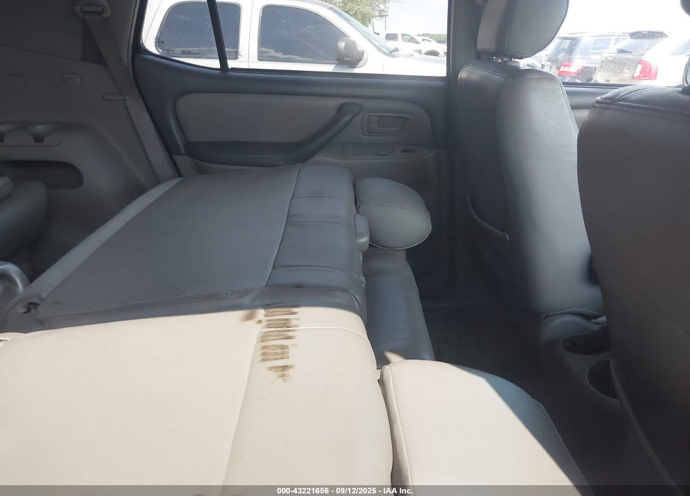 2005 TOYOTA SEQUOIA SR5 V8 VIN: 5TDBT44AX5S236962