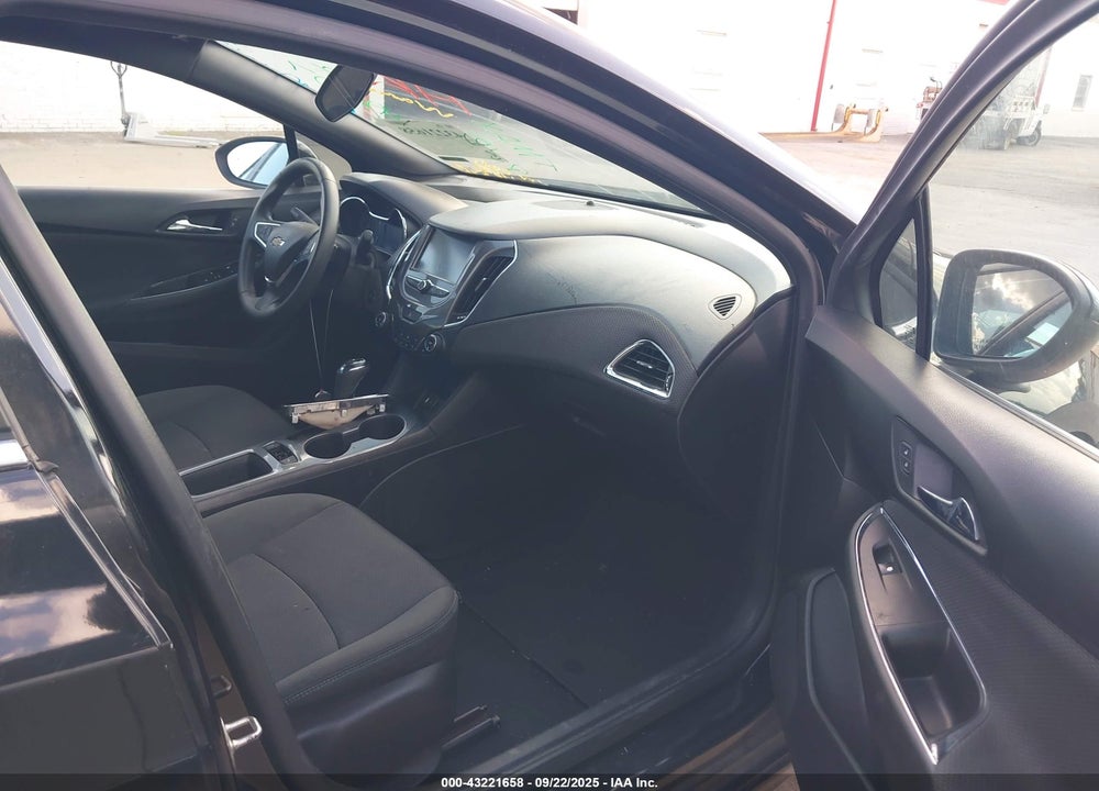 2017 CHEVROLET CRUZE LT AUTO VIN: 1G1BE5SM1H7148807