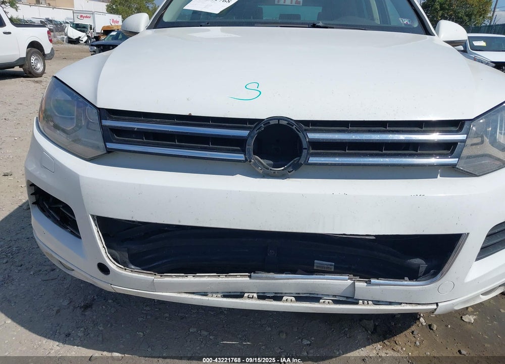 2013 VOLKSWAGEN TOUAREG TDI LUX VIN: WVGEP9BP7DD006100