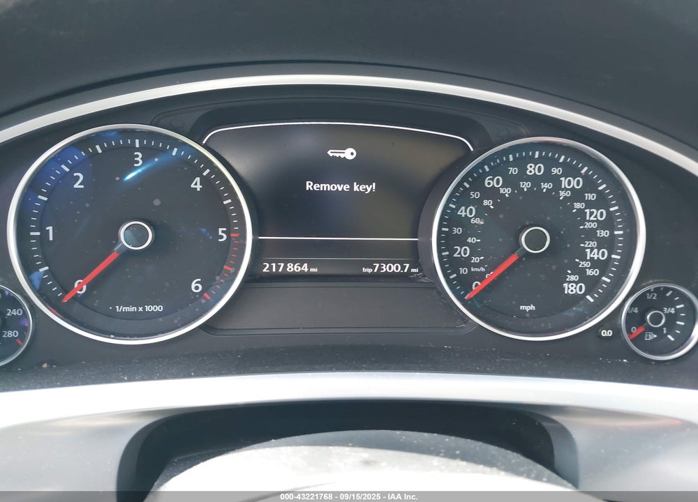 2013 VOLKSWAGEN TOUAREG TDI LUX VIN: WVGEP9BP7DD006100