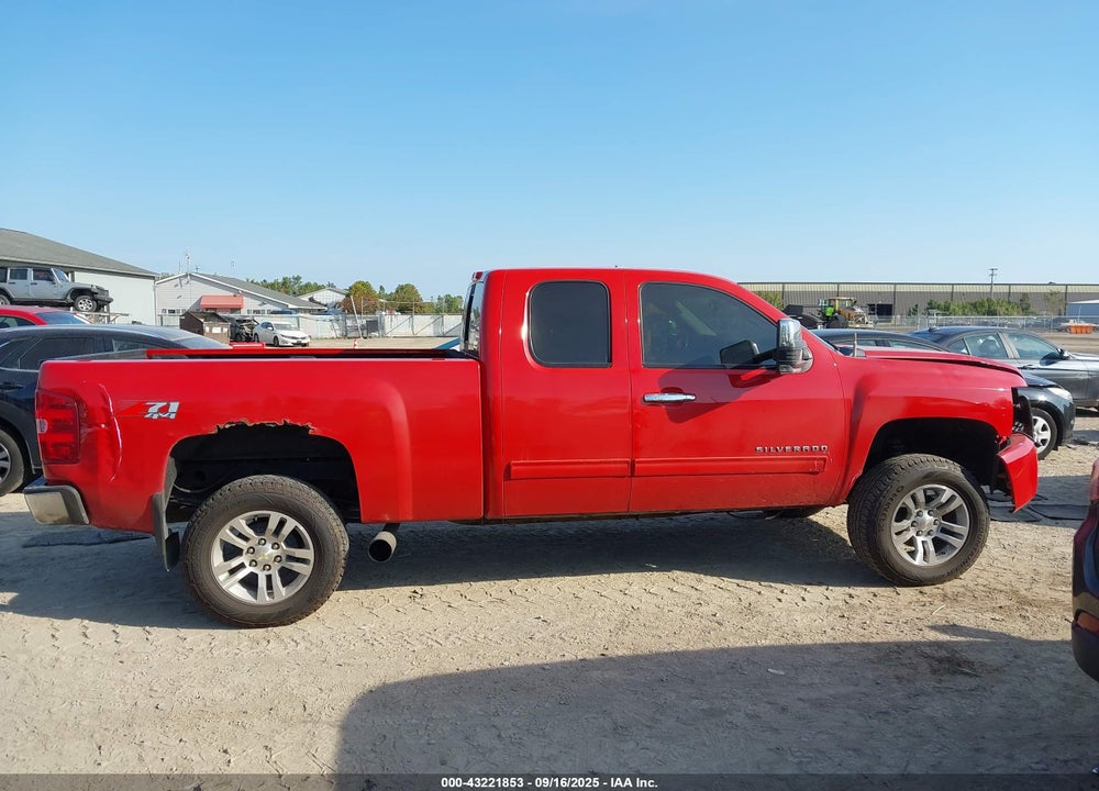 2011 CHEVROLET SILVERADO 1500 VIN: 1GCRKSE32BZ329894