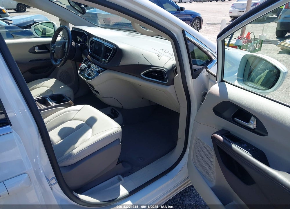 2020 CHRYSLER PACIFICA TOURING L VIN: 2C4RC1BG9LR106004