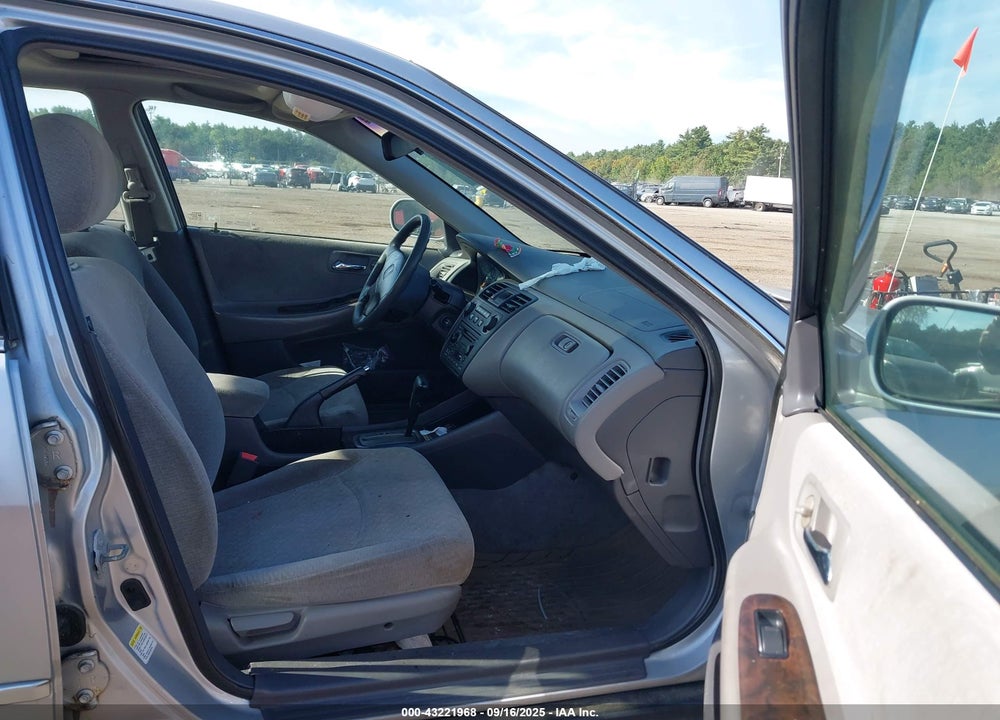 2002 HONDA ACCORD 2.3 EX/2.3 SE VIN: 1HGCG668X2A113476
