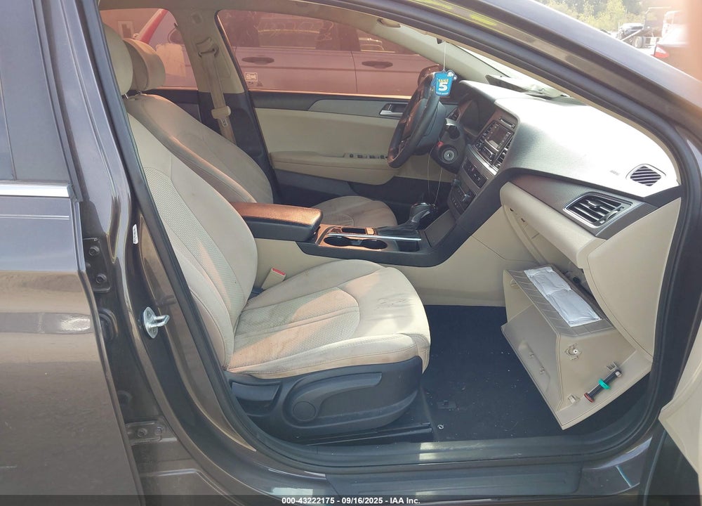 2016 HYUNDAI SONATA VIN: 5NPE24AF1GH411205