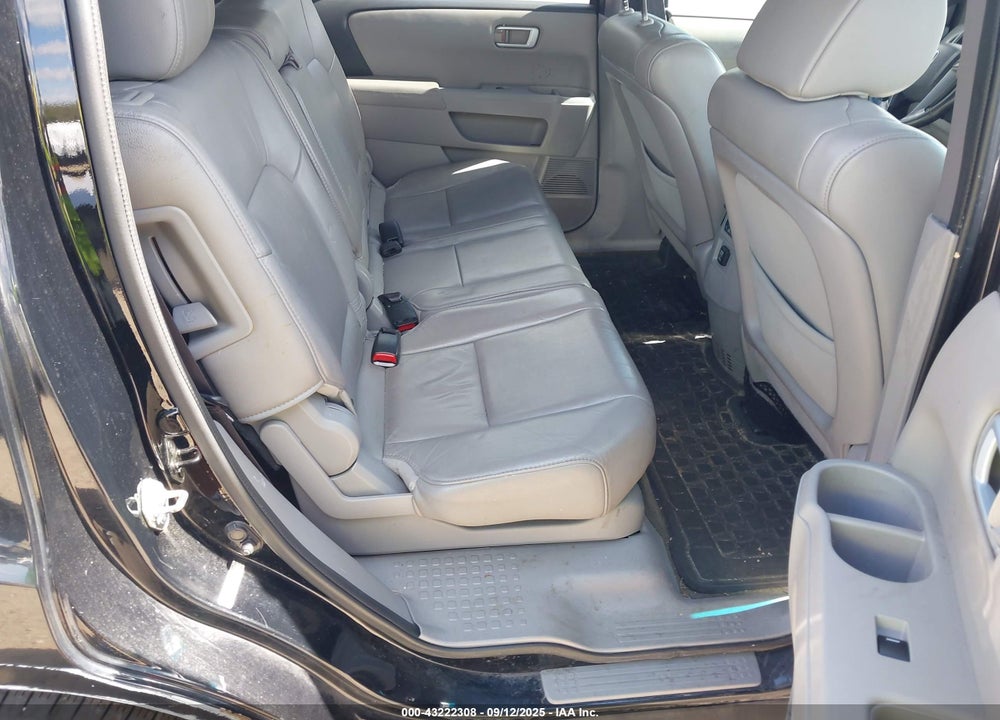 2015 HONDA PILOT EX-L VIN: 5FNYF4H53FB024165