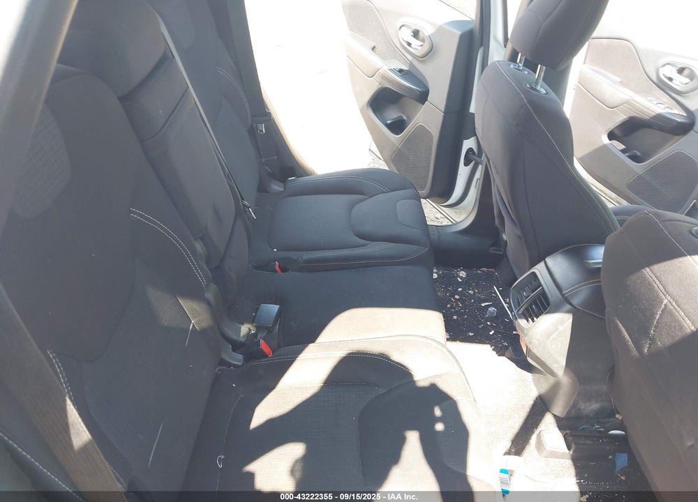 2015 JEEP CHEROKEE VIN: 1C4PJMCB9FW609223