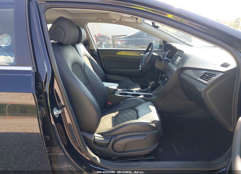 2017 HYUNDAI SONATA VIN: 5NPE34AF7HH576142