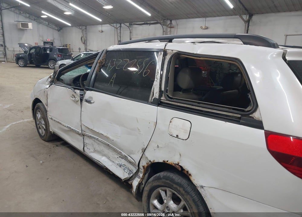 2004 TOYOTA SIENNA XLE LIMITED VIN: 5TDBA22C64S013220