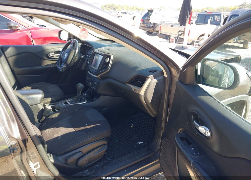 2015 JEEP CHEROKEE VIN: 1C4PJMCBXFW792227