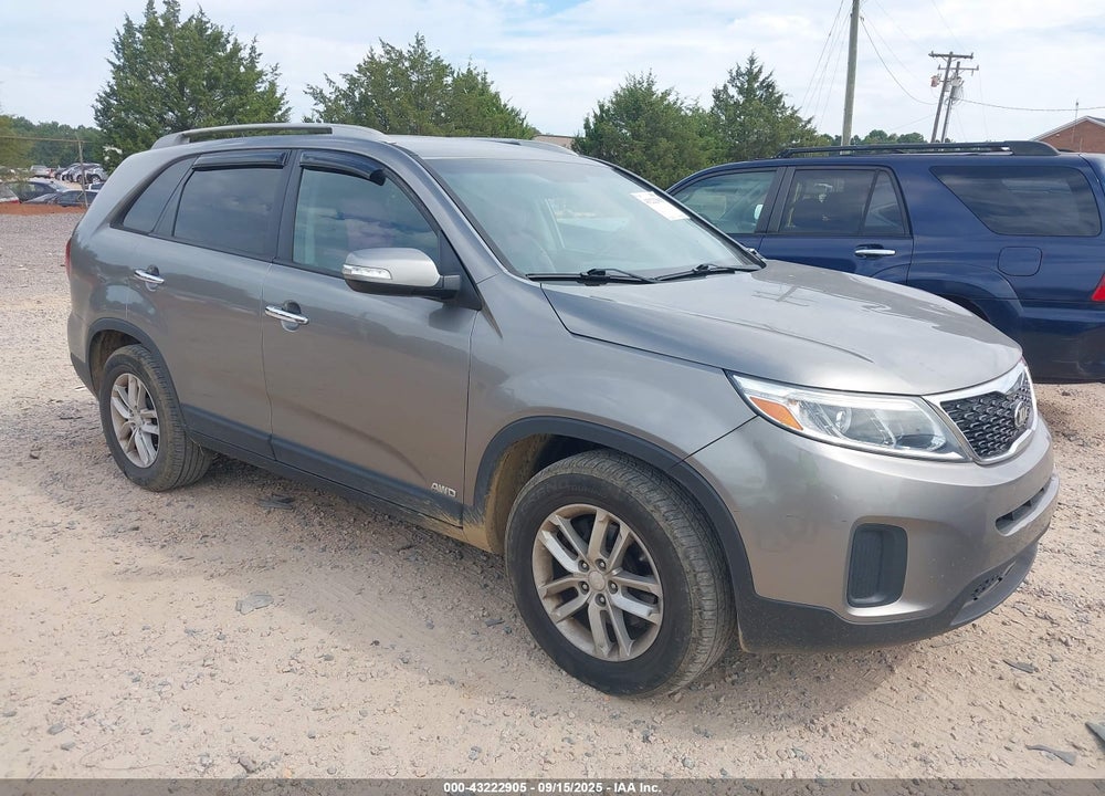 2015 KIA SORENTO LX V6 VIN: 5XYKTDA71FG608017
