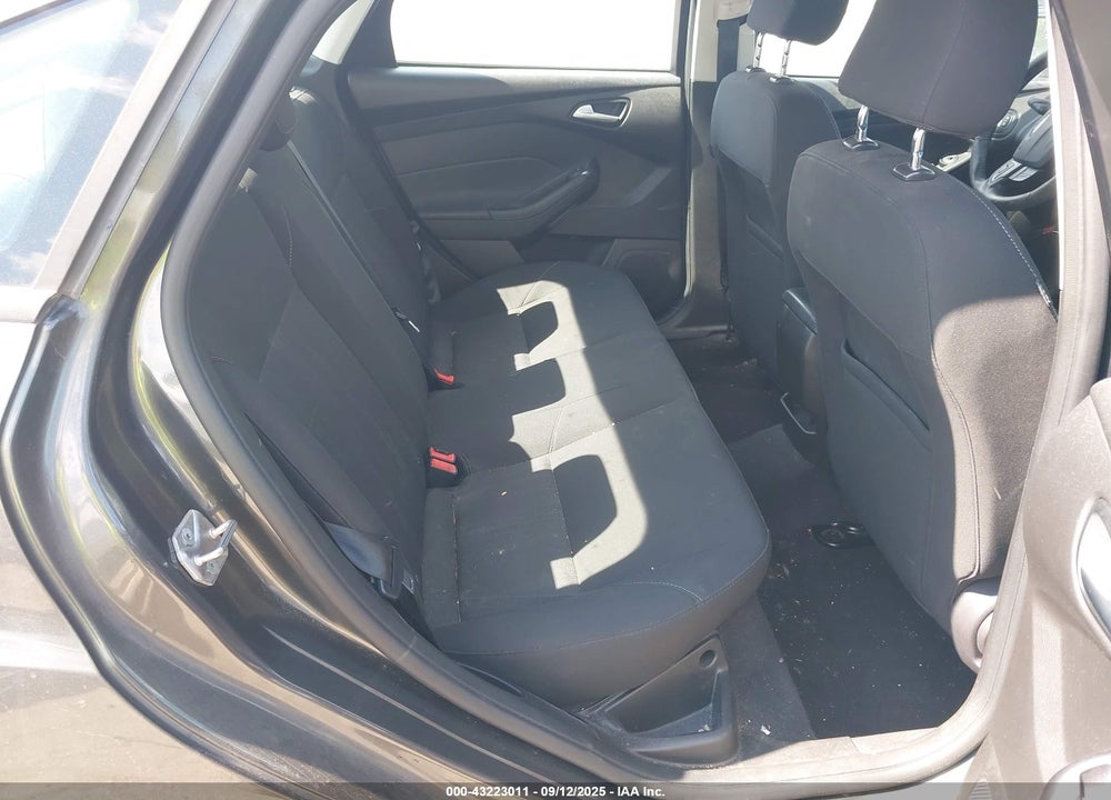 2016 FORD FOCUS VIN: 1FADP3F21GL373621