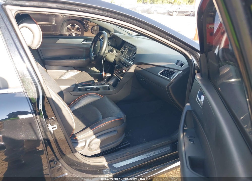 2015 HYUNDAI SONATA VIN: 5NPE34AB2FH053220