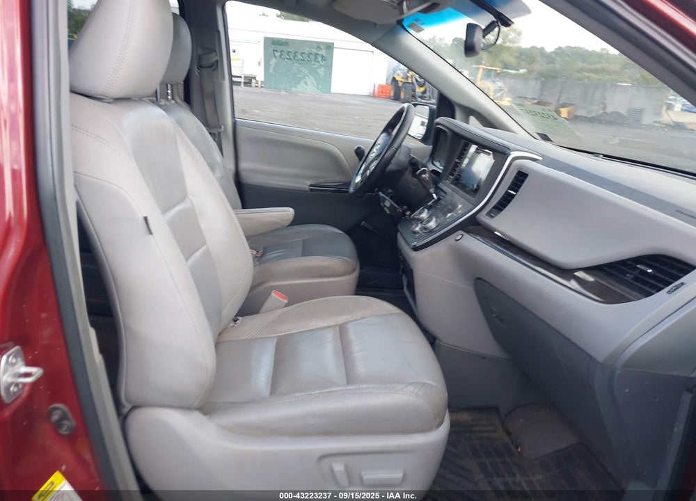 2016 TOYOTA SIENNA XLE 8 PASSENGER VIN: 5TDYK3DC4GS725000