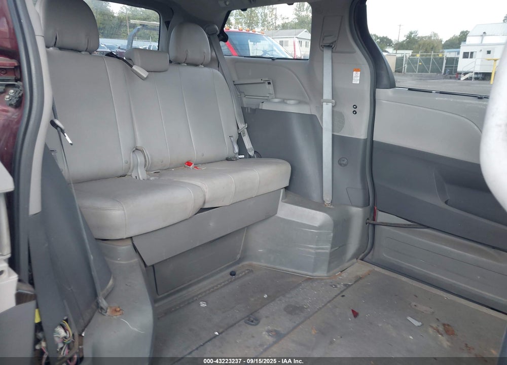 2016 TOYOTA SIENNA XLE 8 PASSENGER VIN: 5TDYK3DC4GS725000
