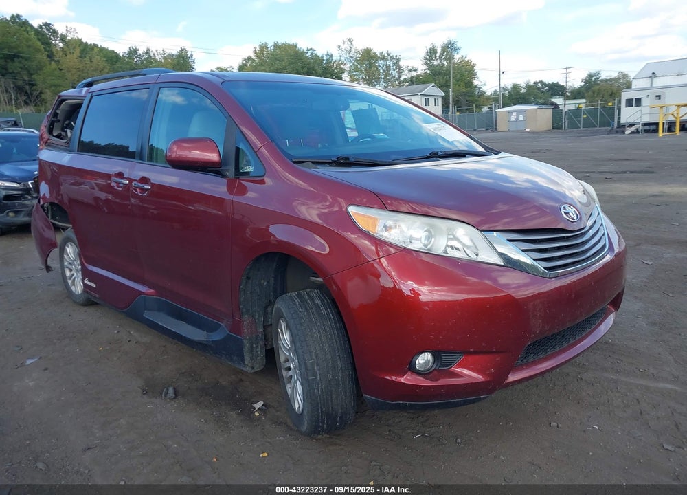 2016 TOYOTA SIENNA XLE 8 PASSENGER VIN: 5TDYK3DC4GS725000