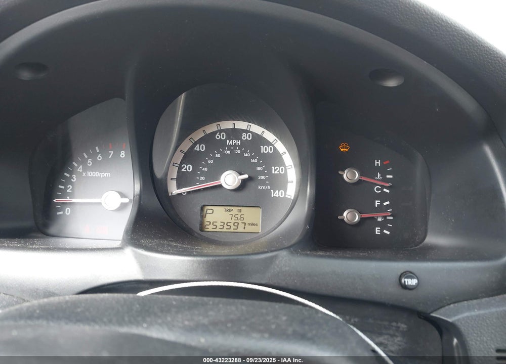 2007 KIA SPORTAGE LX VIN: KNDJF724877372666