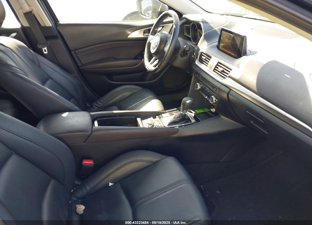 2018 MAZDA 3 VIN: 3MZBN1V3XJM192977