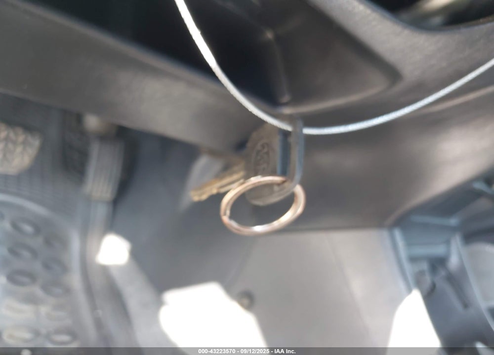 2005 TOYOTA RAV4 VIN: JTEGD20V250087333