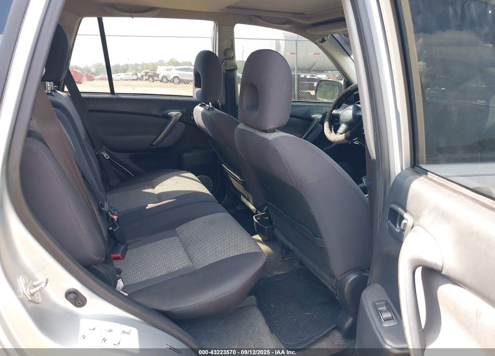 2005 TOYOTA RAV4 VIN: JTEGD20V250087333