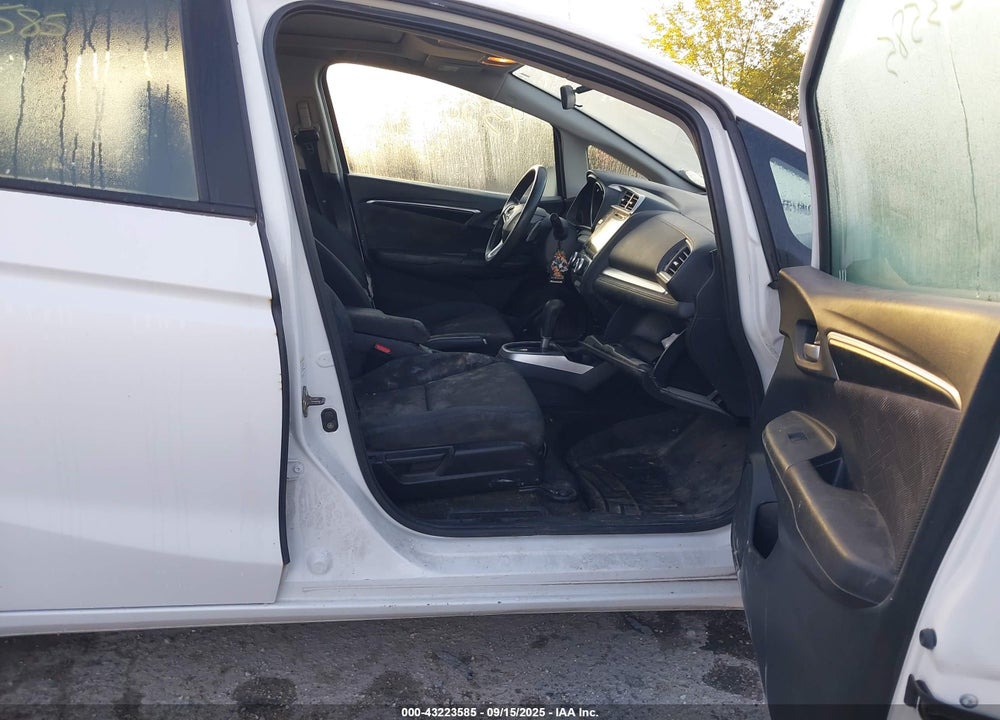 2015 HONDA FIT VIN: 3HGGK5H86FM736187