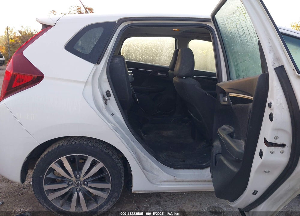 2015 HONDA FIT VIN: 3HGGK5H86FM736187