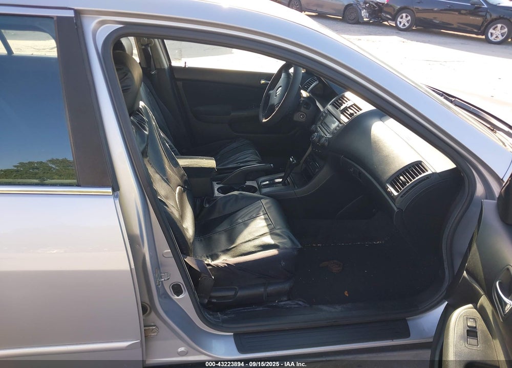2004 HONDA ACCORD 2.4 LX VIN: 1HGCM56374A098574