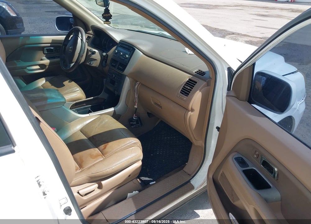 2007 HONDA PILOT EX-L VIN: 5FNYF285X7B021429