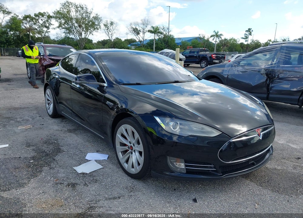 2014 TESLA MODEL S VIN: 5YJSA1H17EFP63795