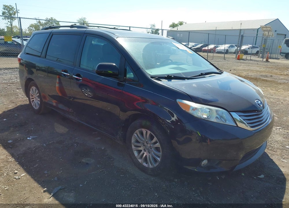 2015 TOYOTA SIENNA XLE 8 PASSENGER VIN: 5TDYK3DC1FS628030