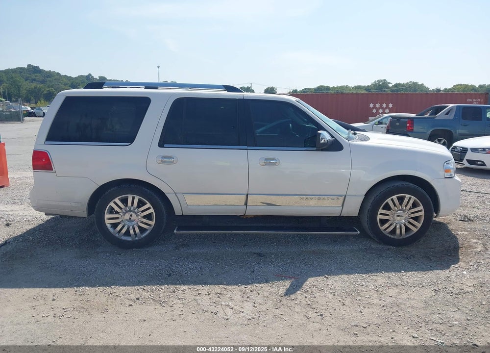 2011 LINCOLN NAVIGATOR VIN: 5LMJJ2J52BEJ03605