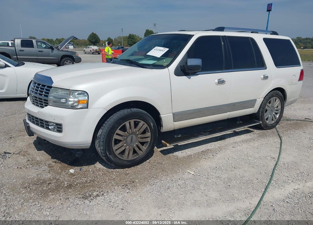 2011 LINCOLN NAVIGATOR VIN: 5LMJJ2J52BEJ03605