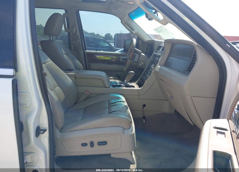 2011 LINCOLN NAVIGATOR VIN: 5LMJJ2J52BEJ03605