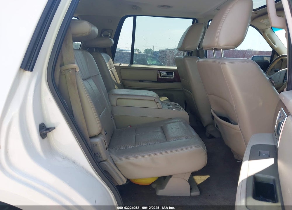 2011 LINCOLN NAVIGATOR VIN: 5LMJJ2J52BEJ03605