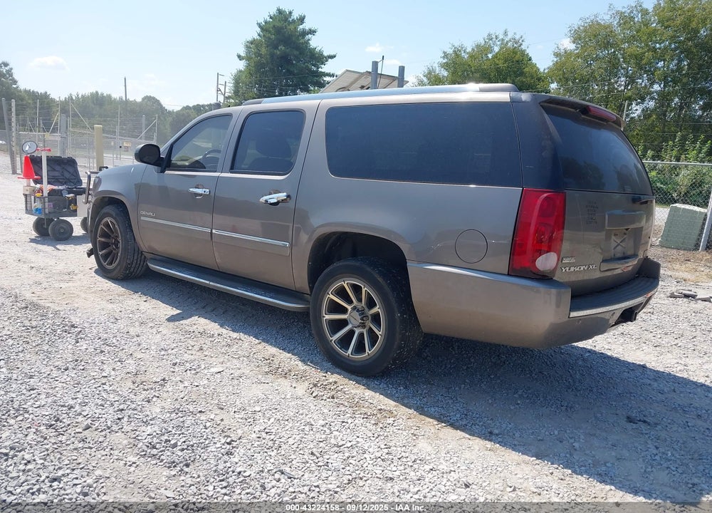 2011 GMC YUKON XL VIN: 1GKS2MEF1BR282336