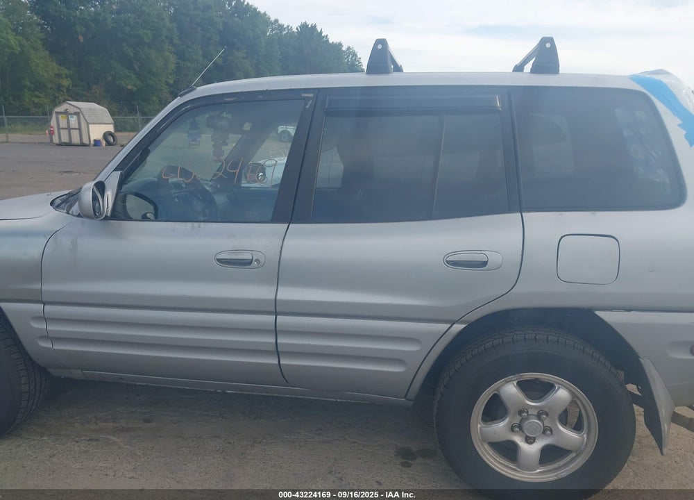 1999 TOYOTA RAV4 VIN: JT3HP10V7X7112770