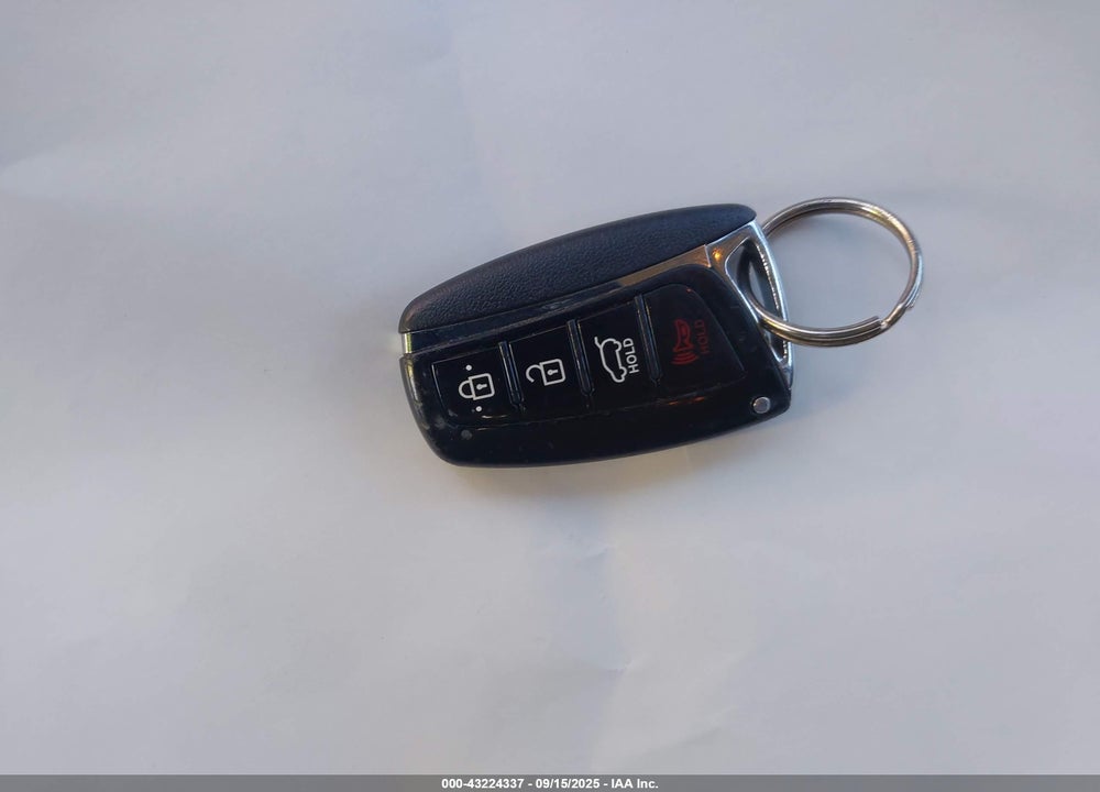 2013 HYUNDAI SANTA FE VIN: 5XYZUDLA8DG099819
