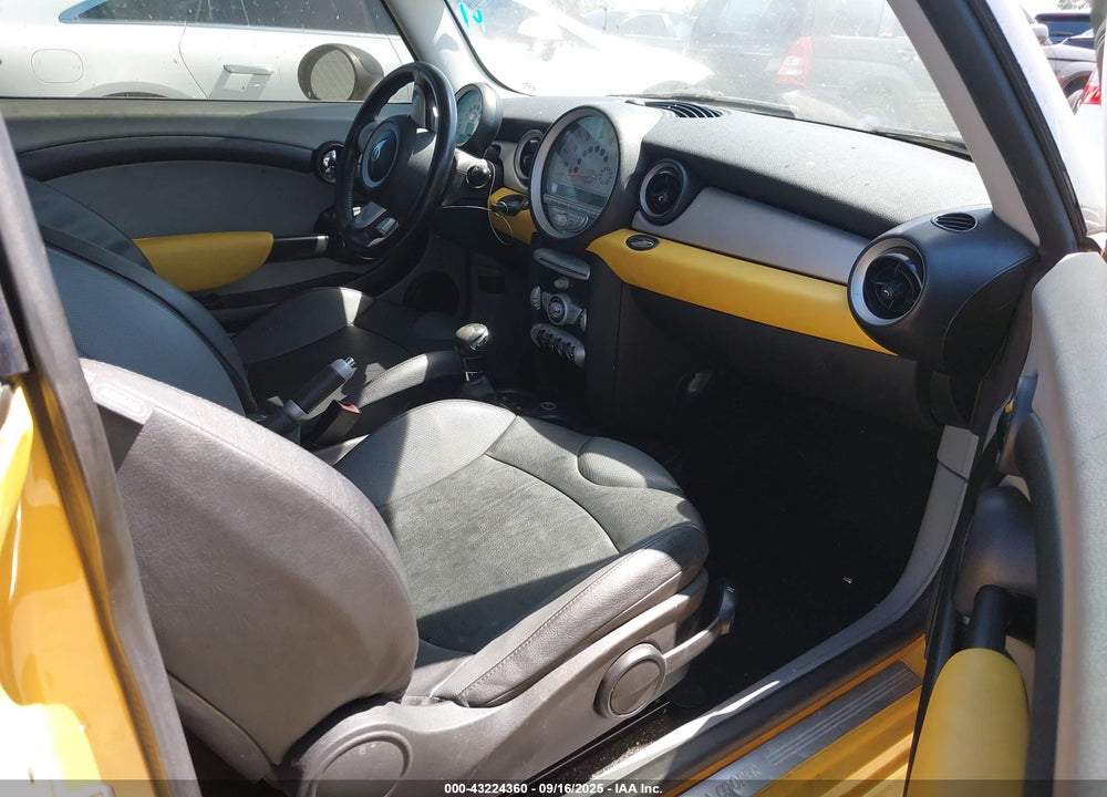 2007 MINI COOPER VIN: WMWMF33547TT56563